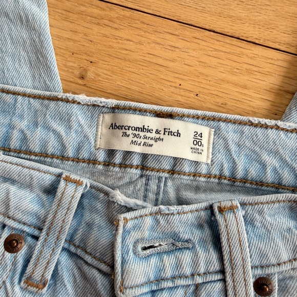 Abercrombie 90s Straight Mid-Rise Light Wash Jean 00 - Picture 2 of 4